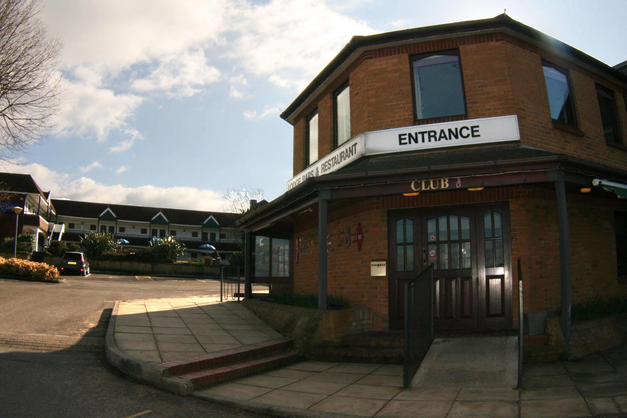 The Town & Country Lodge Dundry Exterior photo